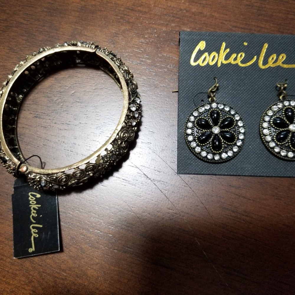 Cookie Lee Bracelet and Earrings - Goldtone